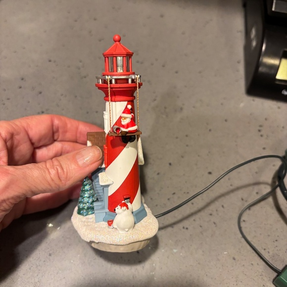 2013 Hallmark Keepsake Holiday Lighthouse flashing ornament - Picture 6 of 11